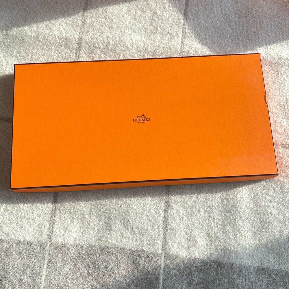 Hermès box.
